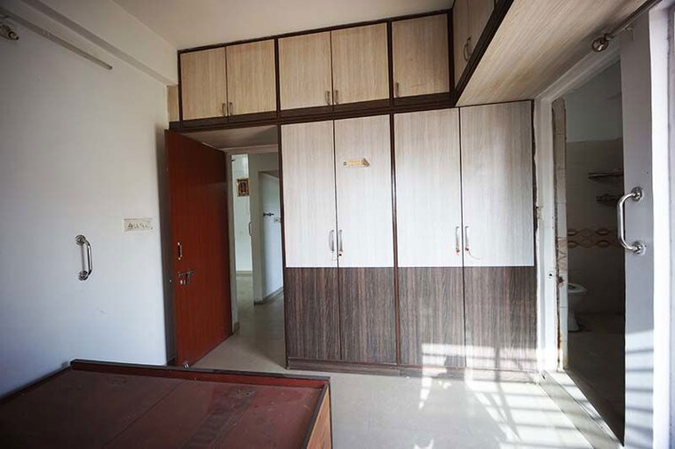 Room, maninagar 3 Bedroom 155 Sq.Yd. Apartment In Maninagar Ahmedabad 10482321