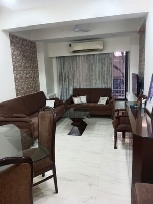 2 BHK Apartment For Rent in Khar West
