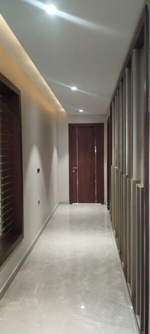 Building Lobby in 5 BHK Builder Floor at TDI The Retreat, Sector 89 – for Sale