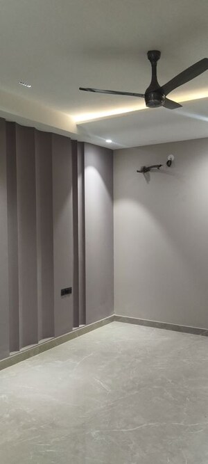 Room in 5 BHK Builder Floor at TDI The Retreat, Sector 89 – for Sale