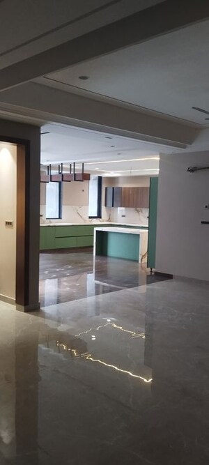 Room in 5 BHK Builder Floor at TDI The Retreat, Sector 89 – for Sale