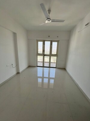 Room in 2 BHK Apartment at VJ YashOne Infinitee, Tathawade – for Rent