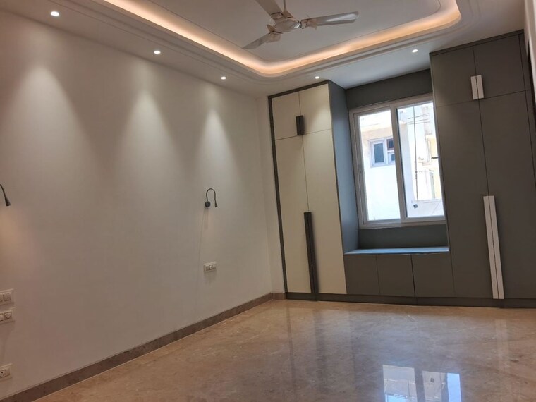 Room, east of kailash 3 Bedroom 1800 Sq.Ft. Builder Floor In East Of Kailash Delhi 10490662