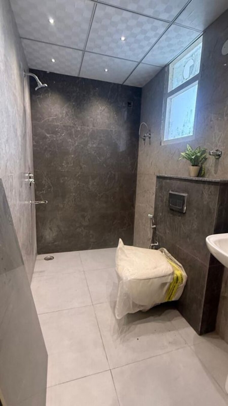 Bathroom, the-suman-marvelous 3 Bedroom 1745 Sq.Ft. Apartment In Ramgarh Bhudda Zirakpur 10490670