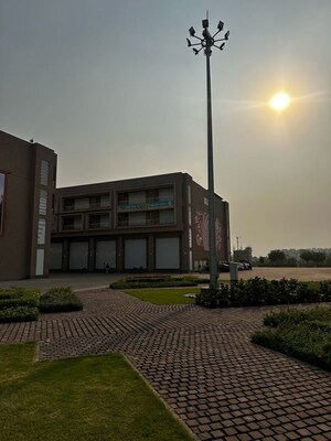  Showroom – Exterior View View at Vidhan Sabha Marg - for Rent