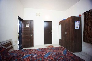 Bedroom in 4 BHK Independent House at Vejalpur – for Sale