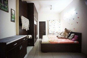 Bedroom in 4 BHK Independent House at Vejalpur – for Sale