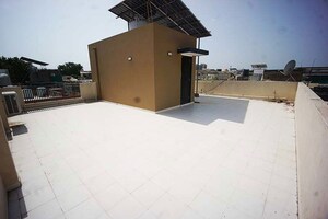 Room in 4 BHK Independent House at Vejalpur – for Sale