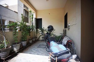 Parking in 4 BHK Independent House at Vejalpur – for Sale