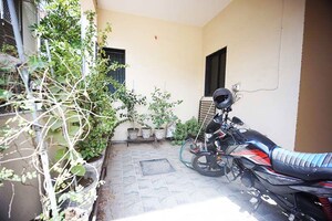 Parking in 4 BHK Independent House at Vejalpur – for Sale