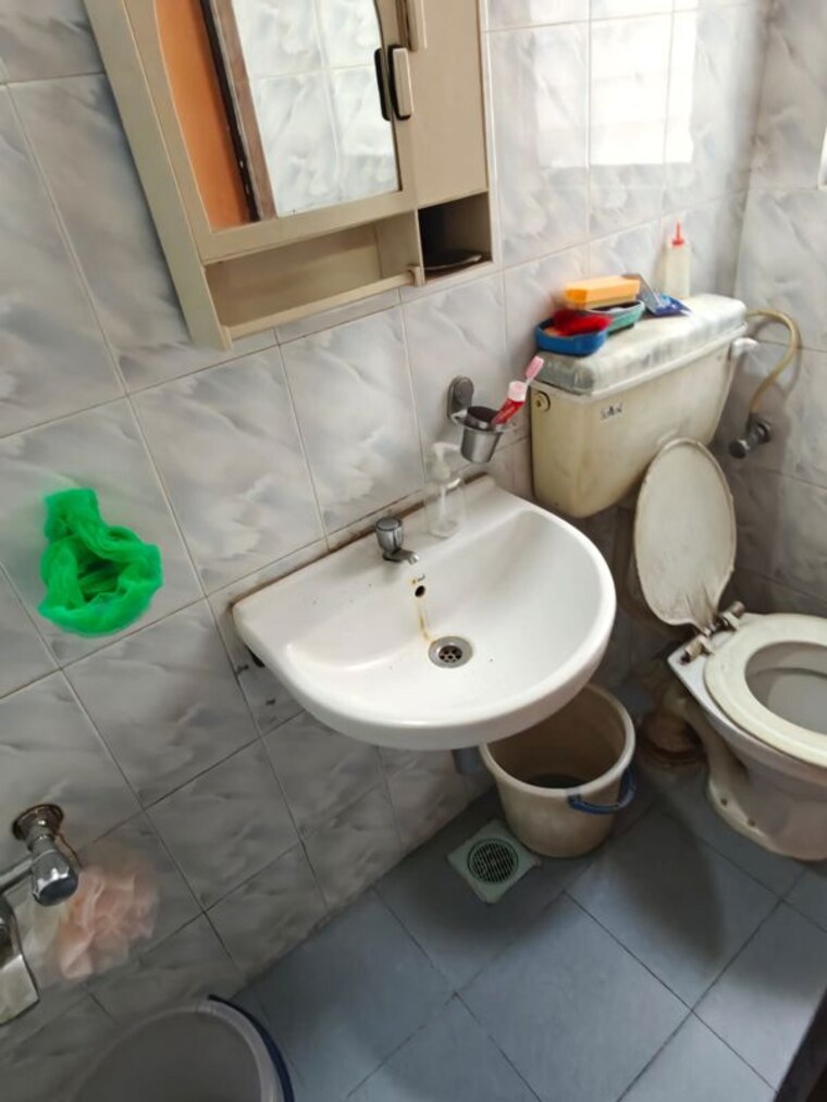 Bathroom, dayanand-garden 2 Bedroom 950 Sq.Ft. Apartment In Wanowrie Pune 10490700