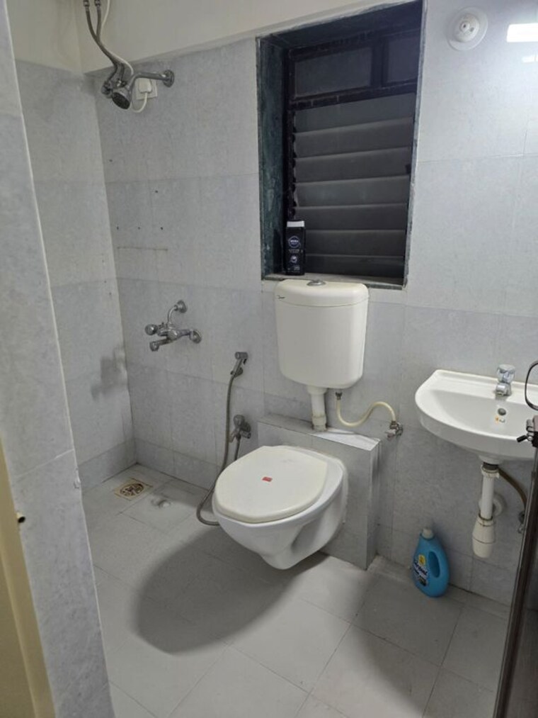 Bathroom, paradigm-zenith-pushpanjali-residency-phase-iii 3 Bedroom 900 Sq.Ft. Apartment In Ghodbunder Road Thane 10490706