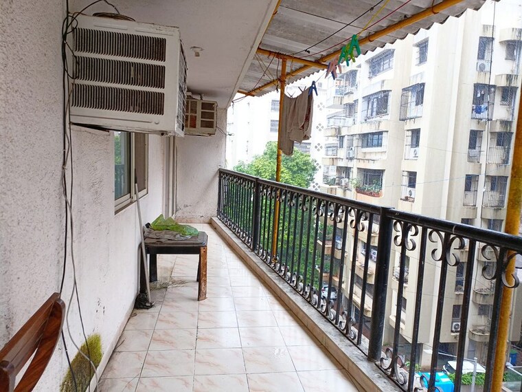Balcony, khar west 2 Bedroom 700 Sq.Ft. Apartment In Khar West Mumbai 10490690