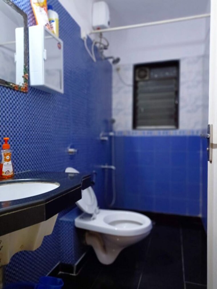 Bathroom, khar west 2 Bedroom 700 Sq.Ft. Apartment In Khar West Mumbai 10490690