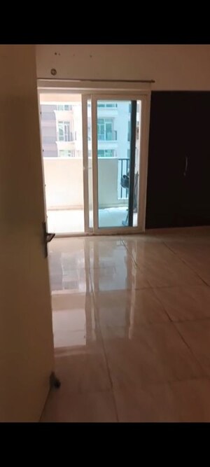 Room in 2 BHK Apartment at Gaur City 2 - 14th Avenue, Sector 16c Greater Noida – for Rent