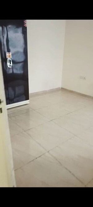 Room in 2 BHK Apartment at Gaur City 2 - 14th Avenue, Sector 16c Greater Noida – for Rent