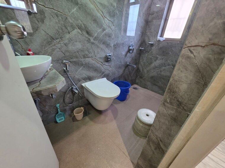 Bathroom, matunga west 2 Bedroom 735 Sq.Ft. Apartment In Matunga West Mumbai 10490724