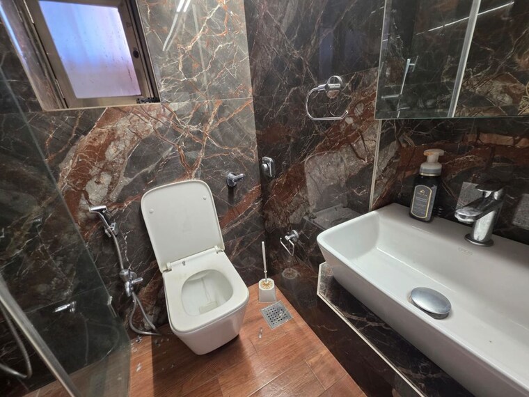 Bathroom, matunga west 2 Bedroom 735 Sq.Ft. Apartment In Matunga West Mumbai 10490724