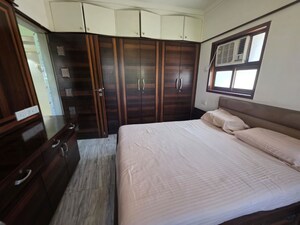 Bedroom in 2 BHK Apartment at Matunga West – for Rent