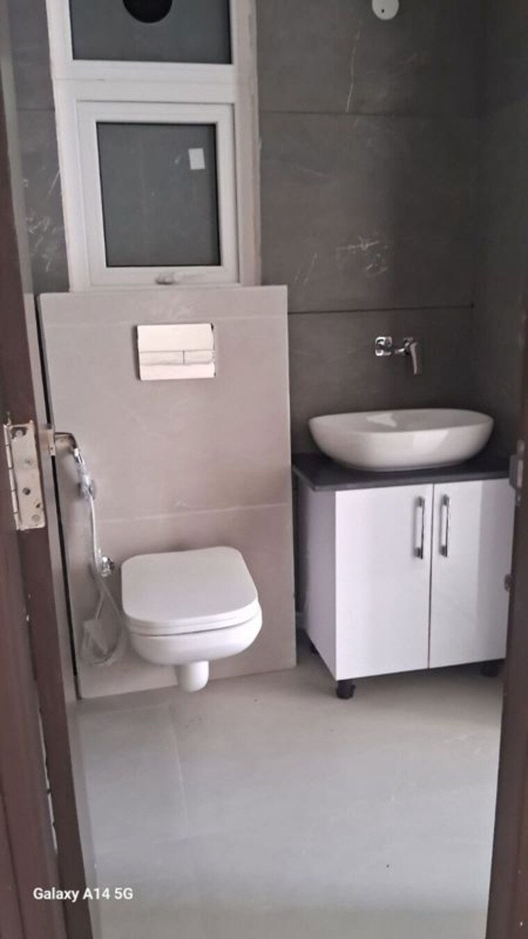 Bathroom, hermitage-centralis 3 Bedroom 1750 Sq.Ft. Apartment In Vip Road Zirakpur 10490725