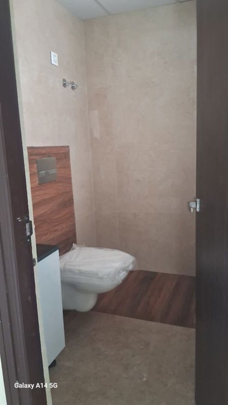 Bathroom, hermitage-centralis 3 Bedroom 1750 Sq.Ft. Apartment In Vip Road Zirakpur 10490725