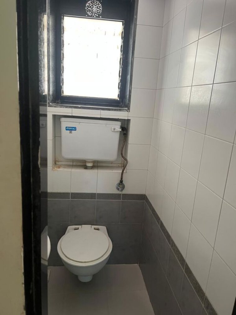 Bathroom, shanti-chs-mahim 1 Bedroom 550 Sq.Ft. Apartment In Mahim Mumbai 10490742