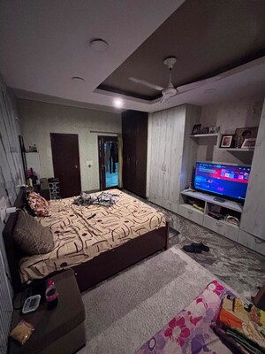 Bedroom in 3 BHK Builder Floor at Sushant Lok Iii – for Rent
