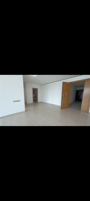 Room in 4 BHK Apartment at Rustomjee Crown, Prabhadevi – for Rent