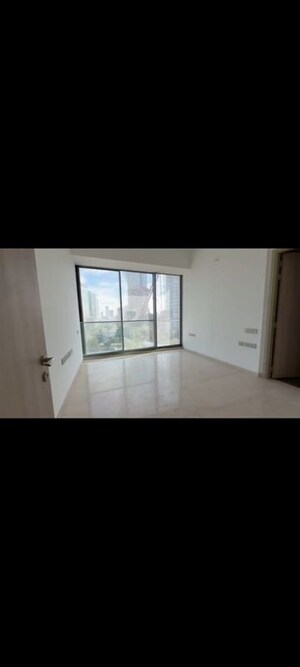 Room in 4 BHK Apartment at Rustomjee Crown, Prabhadevi – for Rent