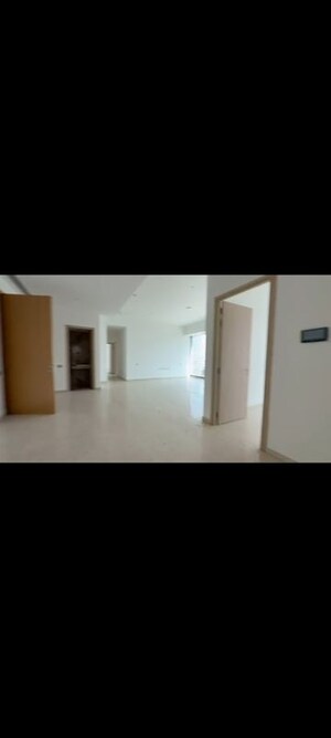 Room in 4 BHK Apartment at Rustomjee Crown, Prabhadevi – for Rent