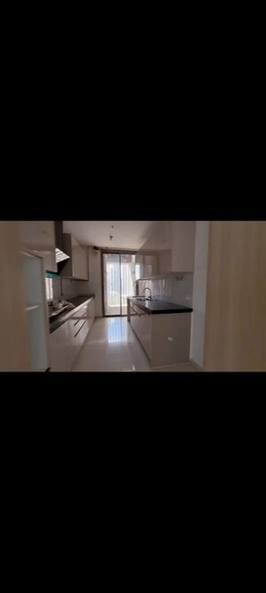 Room in 4 BHK Apartment at Rustomjee Crown, Prabhadevi – for Rent