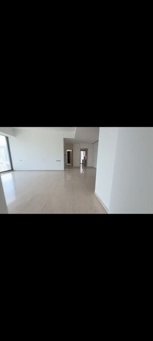 Room in 4 BHK Apartment at Rustomjee Crown, Prabhadevi – for Rent