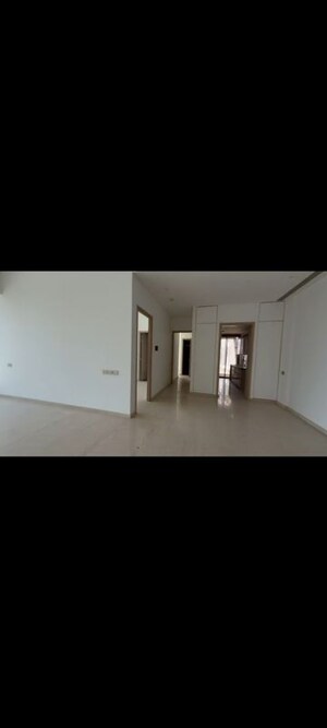 Room in 4 BHK Apartment at Rustomjee Crown, Prabhadevi – for Rent