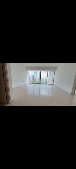 Room in 4 BHK Apartment at Rustomjee Crown, Prabhadevi – for Rent