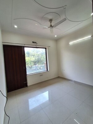 Room in 5 BHK Villa at Vatika Signature Villas, Sector 82 – for Rent
