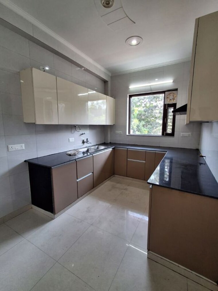 Kitchen, vatika-signature-villas 5 Bedroom 3500 Sq.Ft. Villa In Sector 82 Gurgaon 10490777