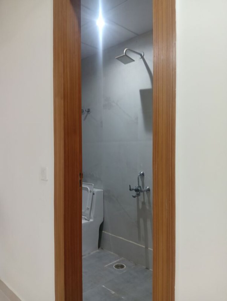 Bathroom, anant-dham-society 3 Bedroom 1050 Sq.Ft. Apartment In Sector 49 Noida 10490818