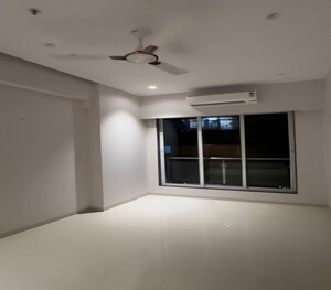 Bedroom in 2.5 BHK Apartment at Dadar East – for Rent