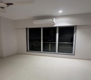 Room in 2.5 BHK Apartment at Dadar East – for Rent