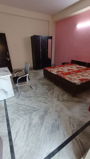 Bedroom in 4 BHK Builder Floor at Sector 39 – for Rent