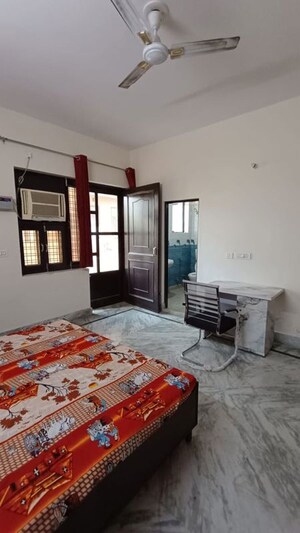 Bedroom in 4 BHK Builder Floor at Sector 39 – for Rent