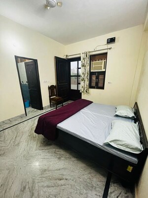 Bedroom in 4 BHK Builder Floor at Sector 39 – for Rent
