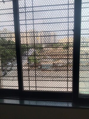Room in 1 BHK Apartment at Thane West – for Rent