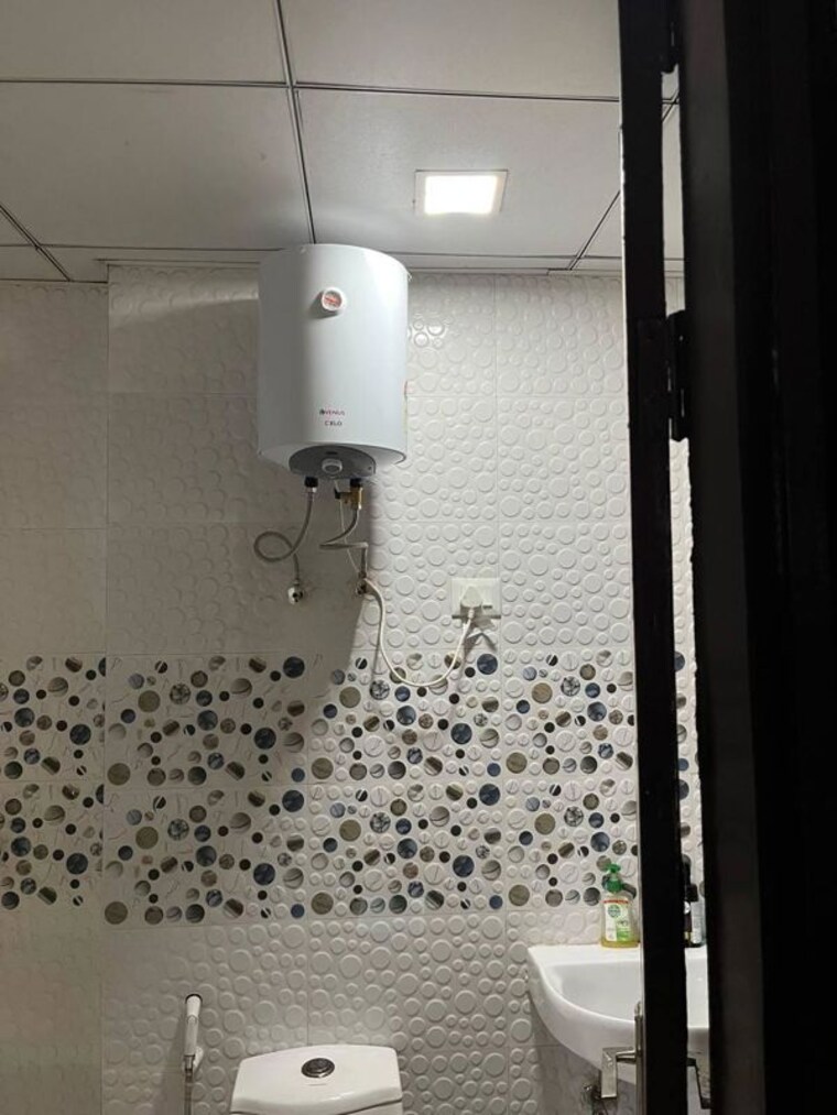 Bathroom, gaur-city-4th-avenue 2 Bedroom 910 Sq.Ft. Apartment In Sector 4 Greater Noida Greater Noida 10490870