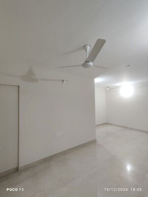 Room in 3 BHK Apartment at Bajaj Emerald, Andheri East – for Sale
