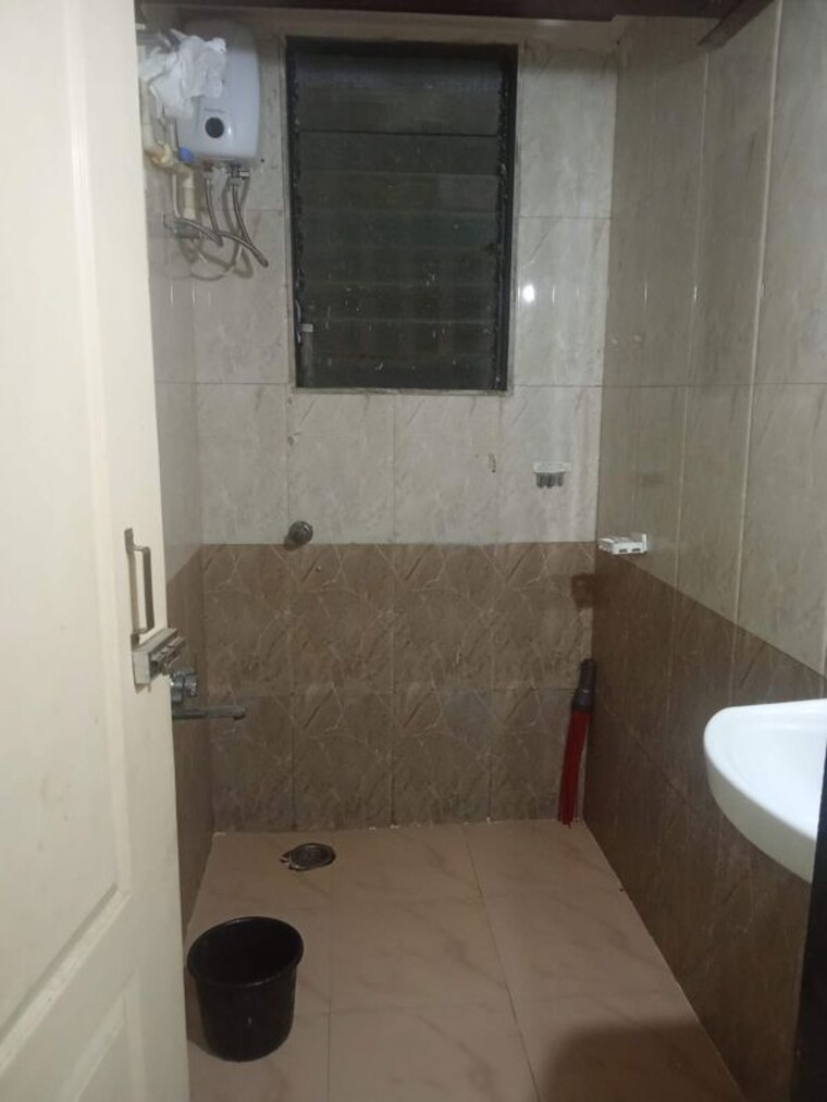Bathroom, goregaon west 1 Bedroom 400 Sq.Ft. Apartment In Goregaon West Mumbai 10490894