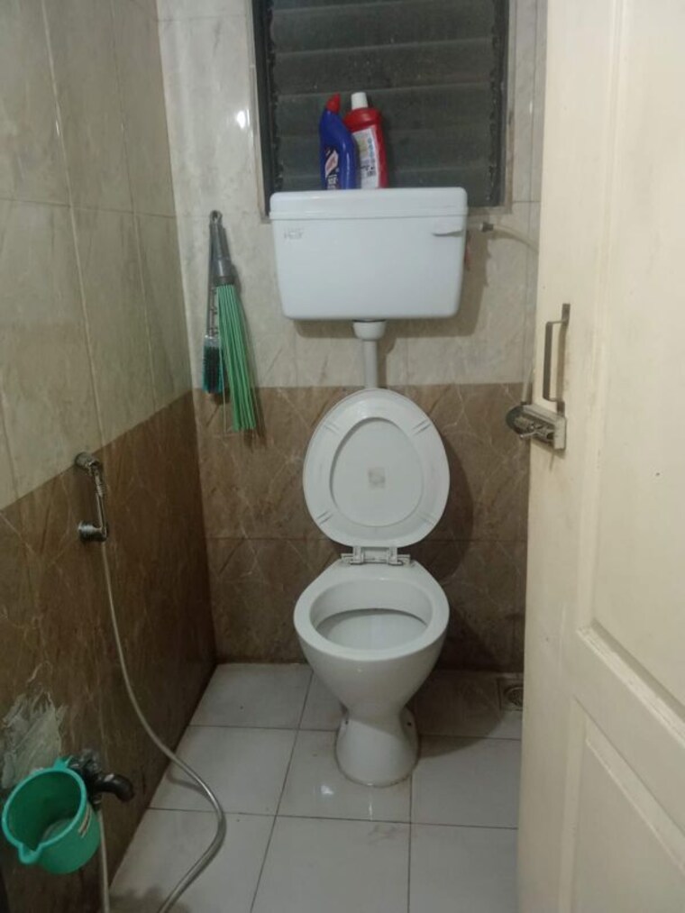 Bathroom, goregaon west 1 Bedroom 400 Sq.Ft. Apartment In Goregaon West Mumbai 10490894