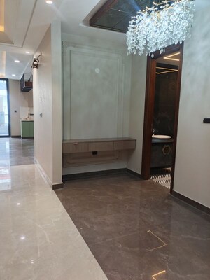 Room in 5 BHK Apartment at TDI The Retreat, Sector 89 – for Sale