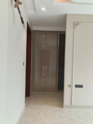 Building Lobby in 5 BHK Apartment at TDI The Retreat, Sector 89 – for Sale