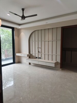 Room in 5 BHK Apartment at TDI The Retreat, Sector 89 – for Sale